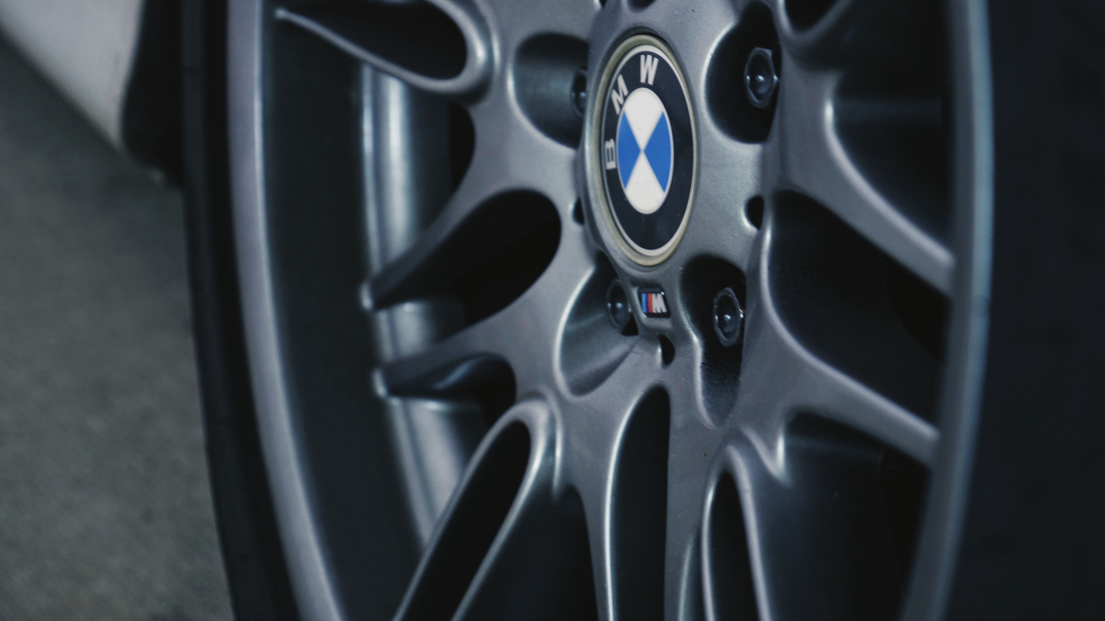 BMW E39 M5 wheel close up