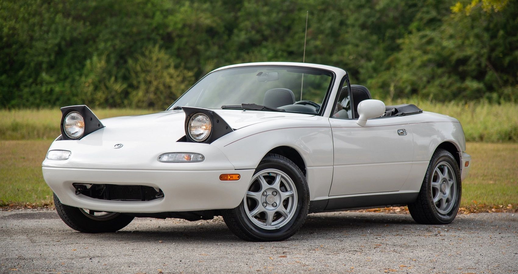 White 1990-1997 Mazda MX-5 Miata (First Generation)