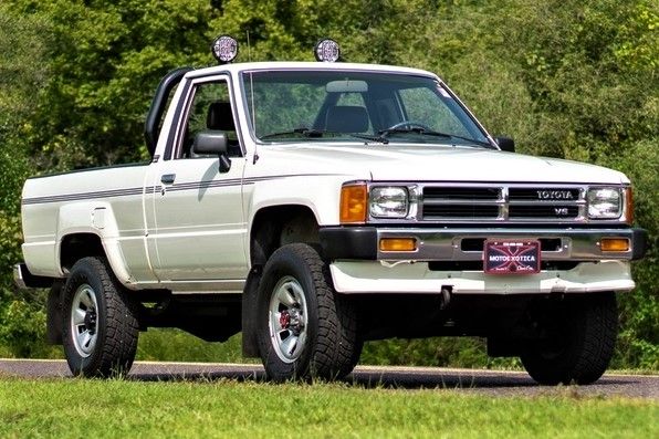 1988-Toyota-Hilux-1