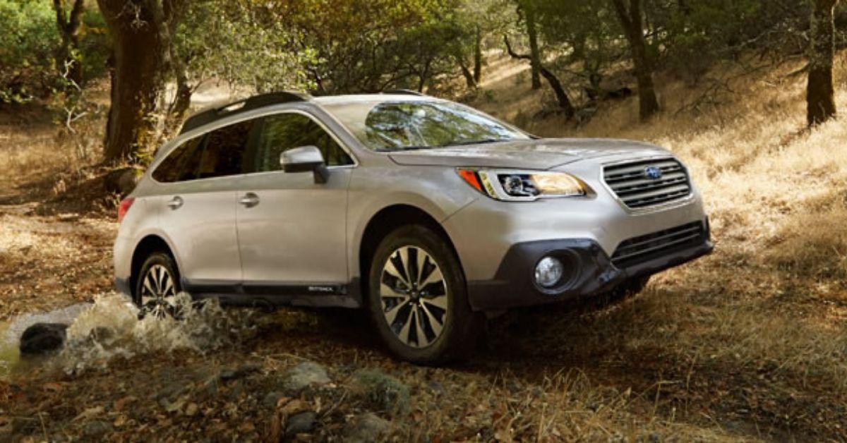 2015 Subaru Outback Front View In White