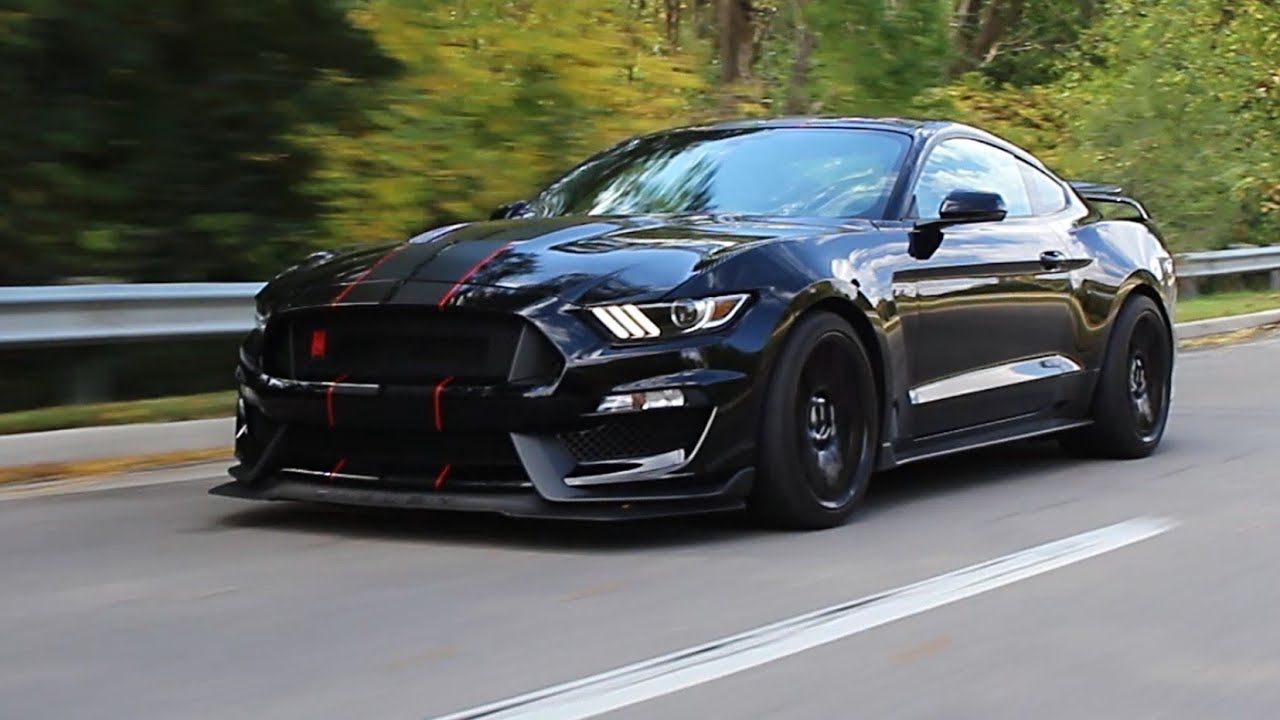 Black 2018 Ford-Mustang_Shelby_GT350R- Front Right Angle