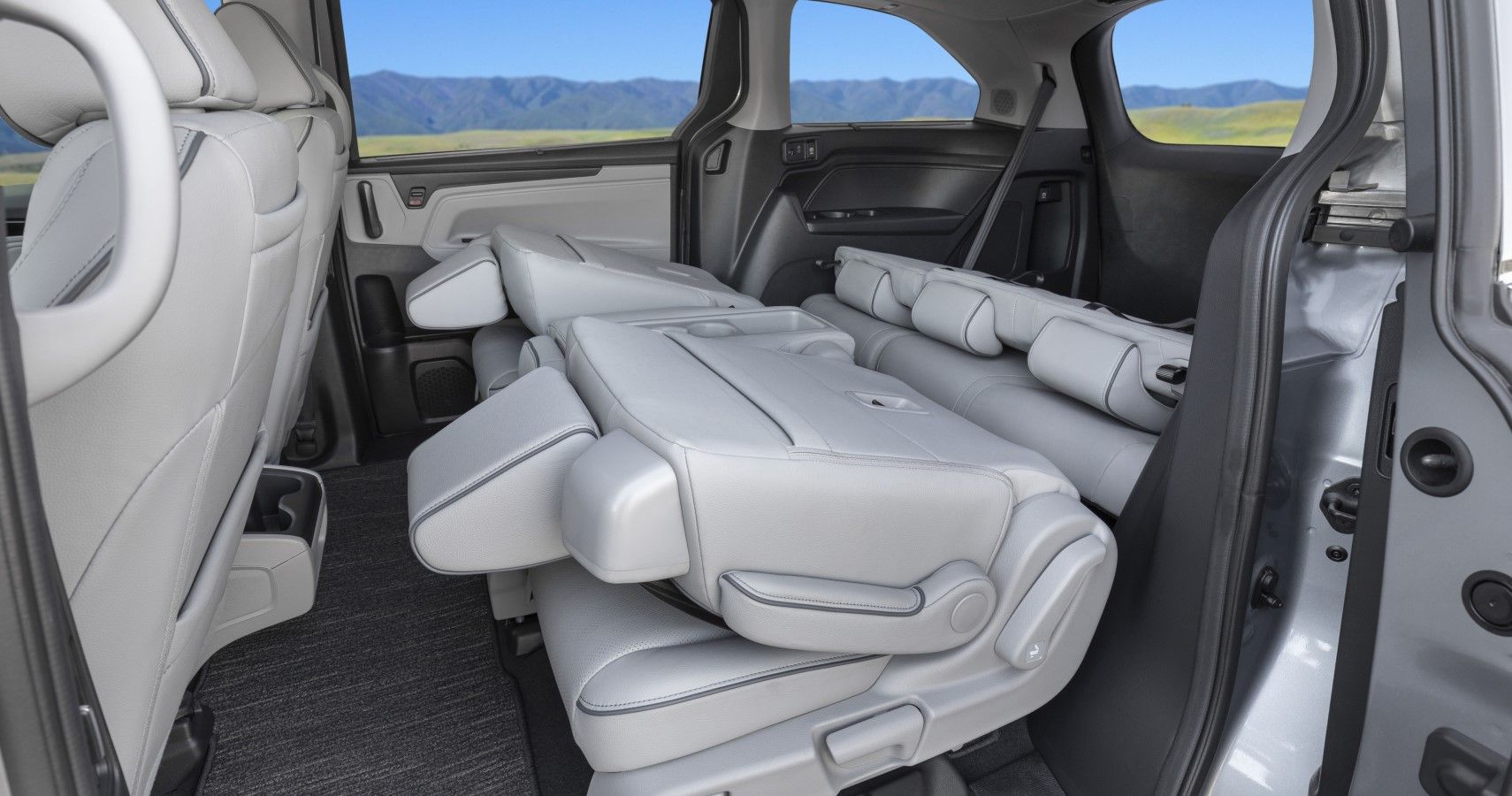 2023 Honda Odyssey flexible second and third row seating layout view