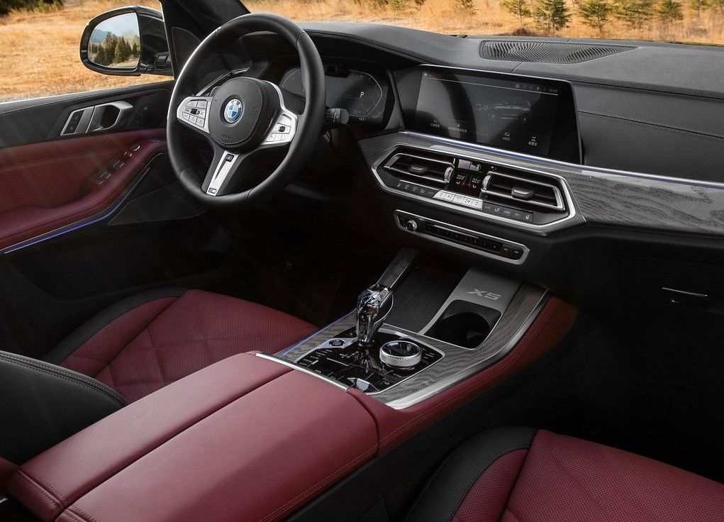 2022 BMW X5 xDrive40Li interior 