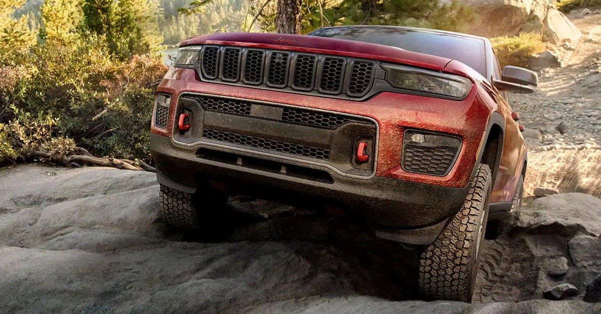 2022 Jeep Grand Cherokee, front quarter, red, close-up off road