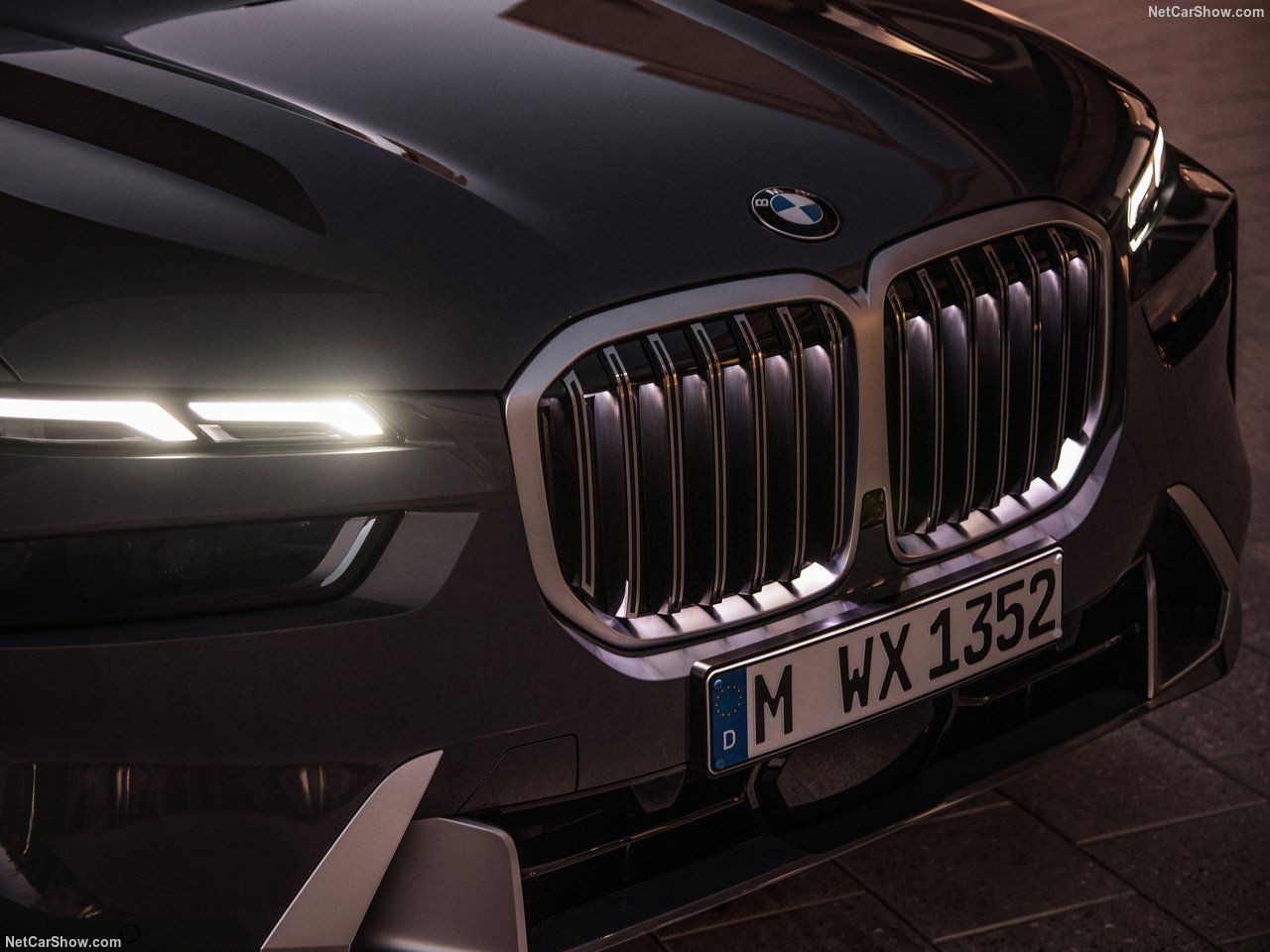 2023 BMW X7 kidney grille