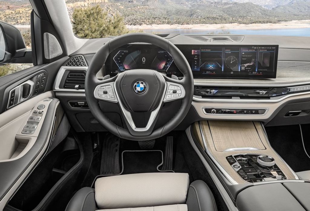 2023 BMW X7 Gets A Revamped Look And All-New iDrive 8 Technology