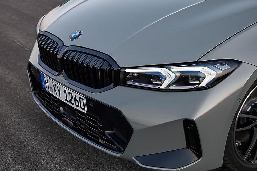 Closeup: 2023 BMW 3 Series 