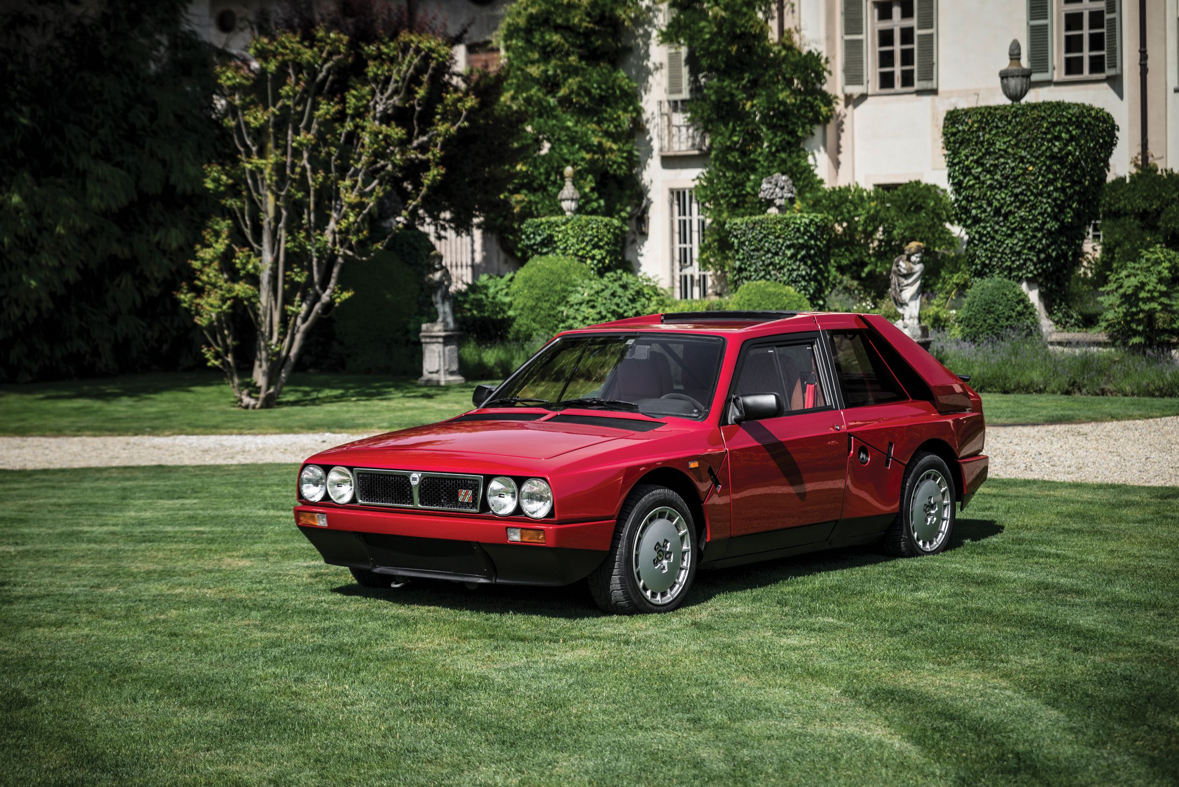 10 Reasons Why We Love The Lancia Delta S4 Stradale