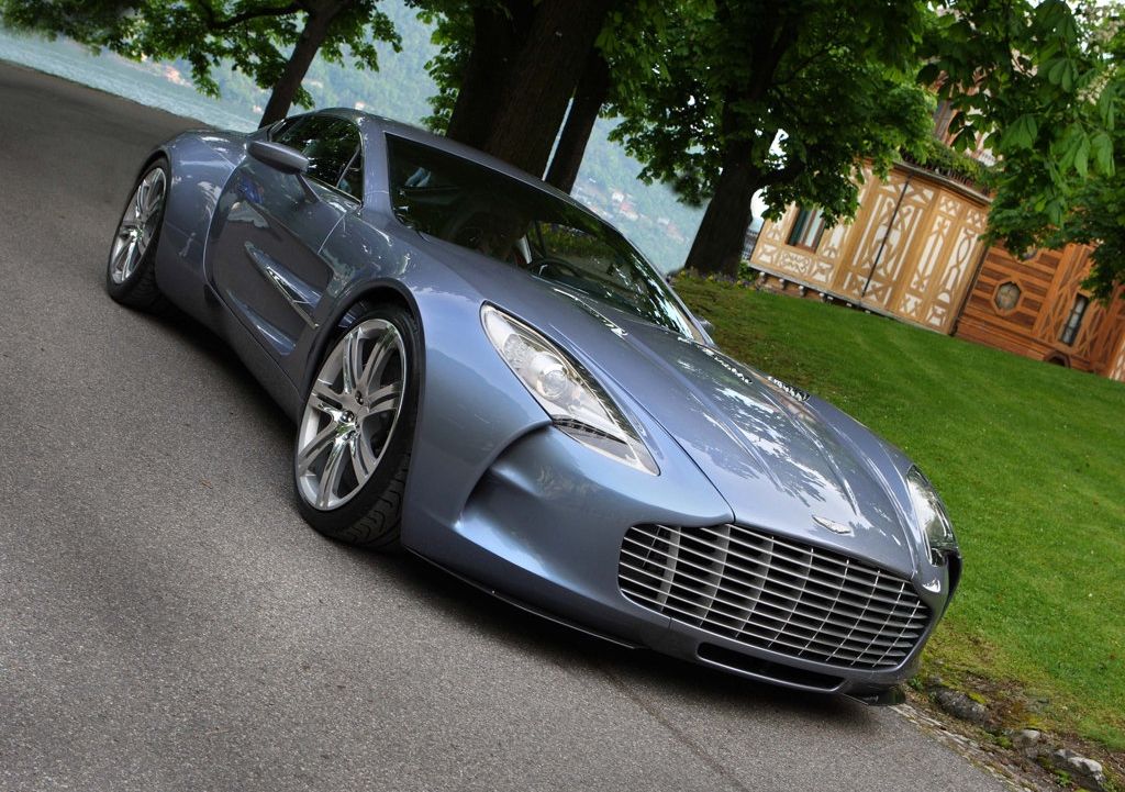 Aston Martin One-77's Side View