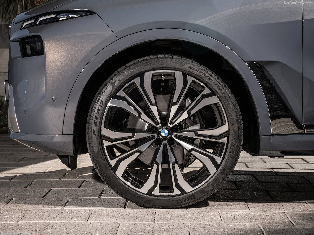 BMW X7 2023 tires