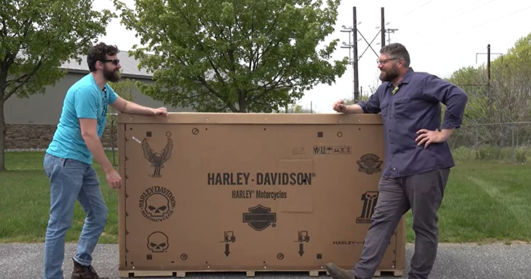 Large Harley-Davidson Box with team at sides