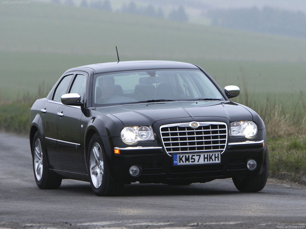 8 Things We Love About The Chrysler 300 (2 Reasons Why We Wouldn't Buy One)