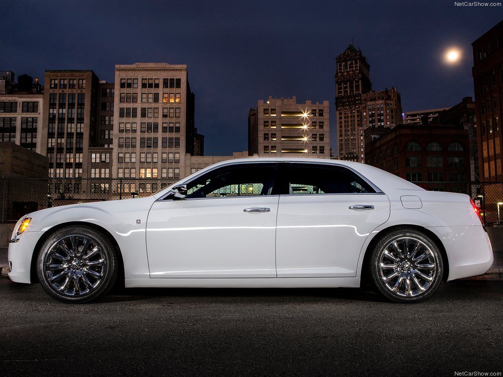 8 Things We Love About The Chrysler 300 (2 Reasons Why We Wouldn't Buy One)