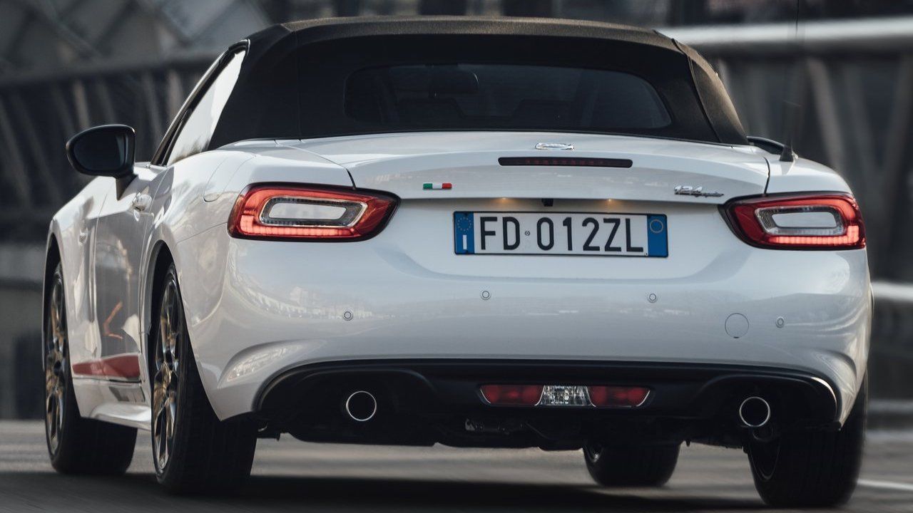 Fiat-124_Spider_S-Design Rear