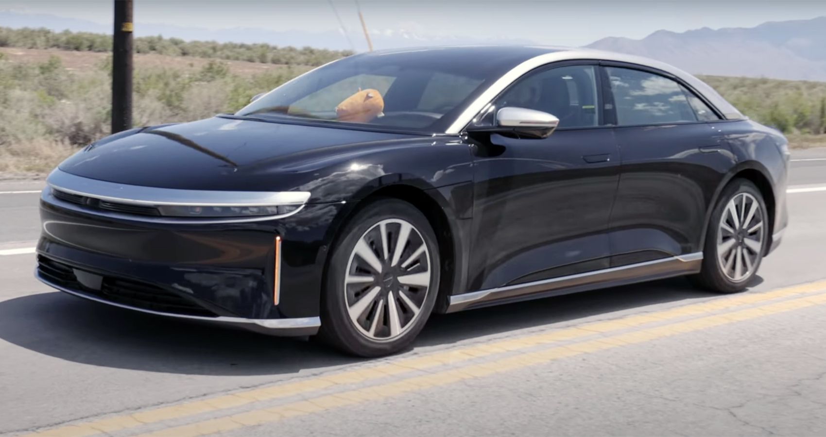 A Lucid Air Dream Edition Travels 687 Miles Before The Battery Dies