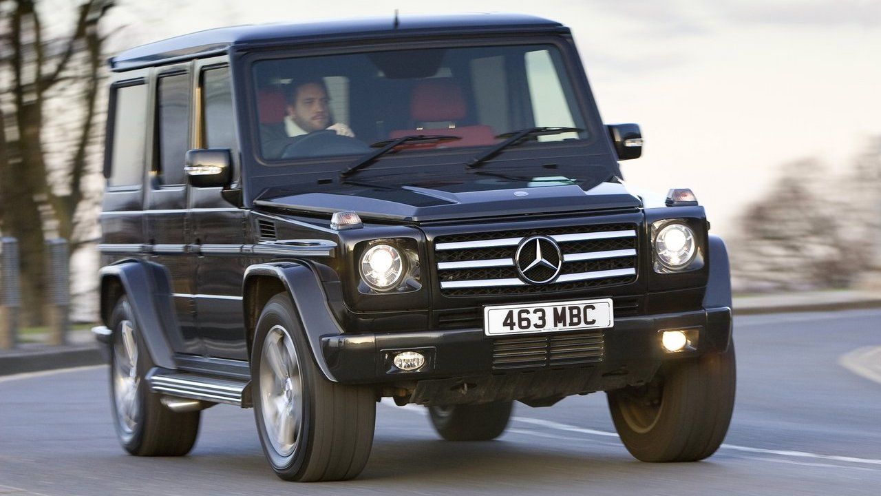 Mercedes-Benz-G-Class_UK_Version-2010-