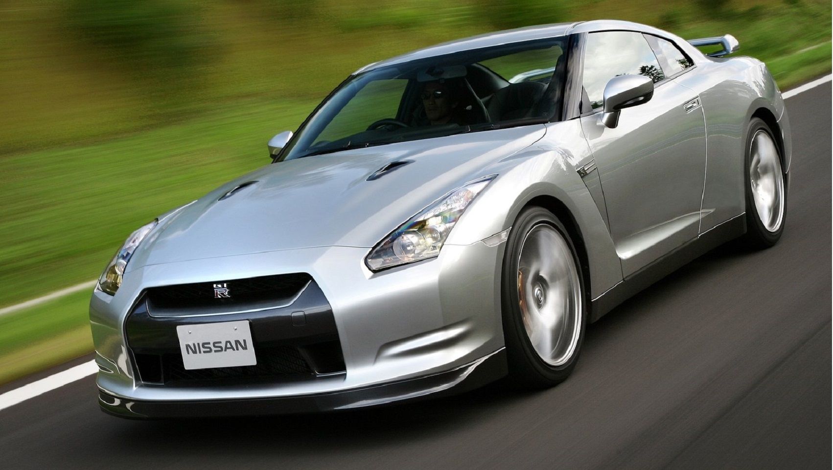 Nissan GT-R - Fornt