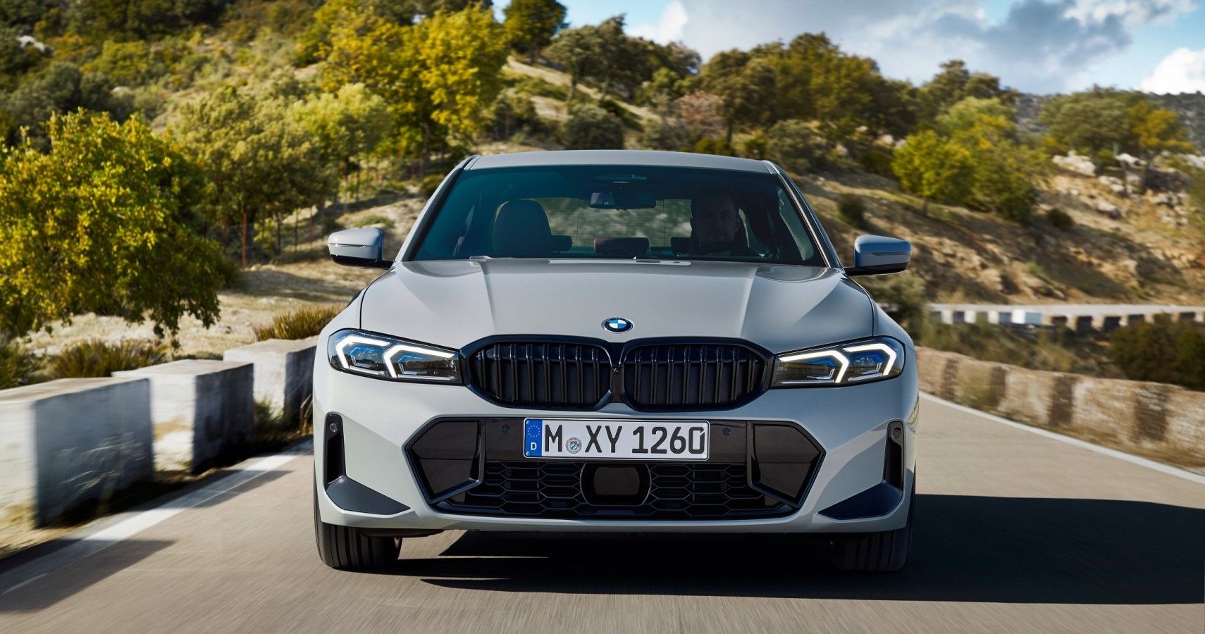 2023 BMW 3-Series front view