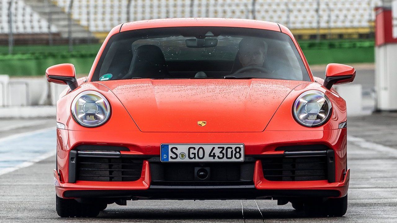 Porsche-911_Turbo-2021-Red Front