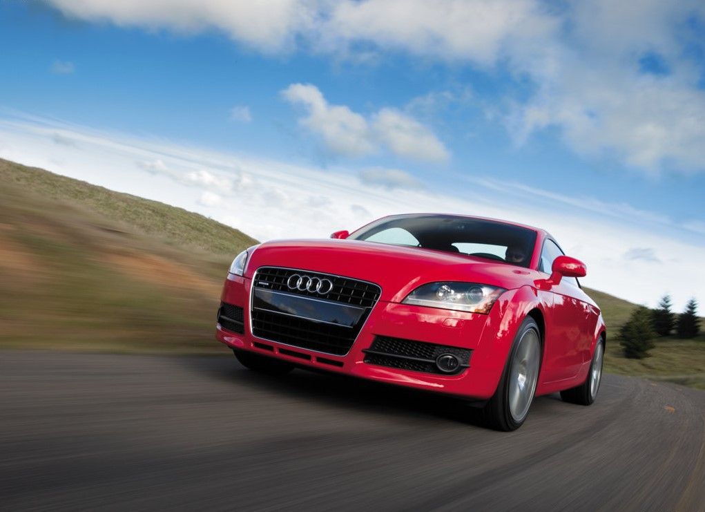 Κόκκινο Audi TT Coupe 2008 μπροστινή όψη 