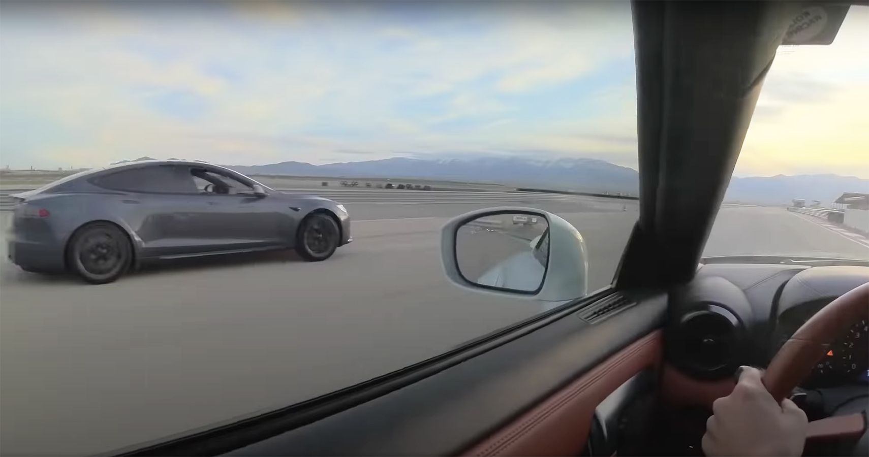 gray Tesla Model S Plaid vs tuned white Nissan GT-R roll race