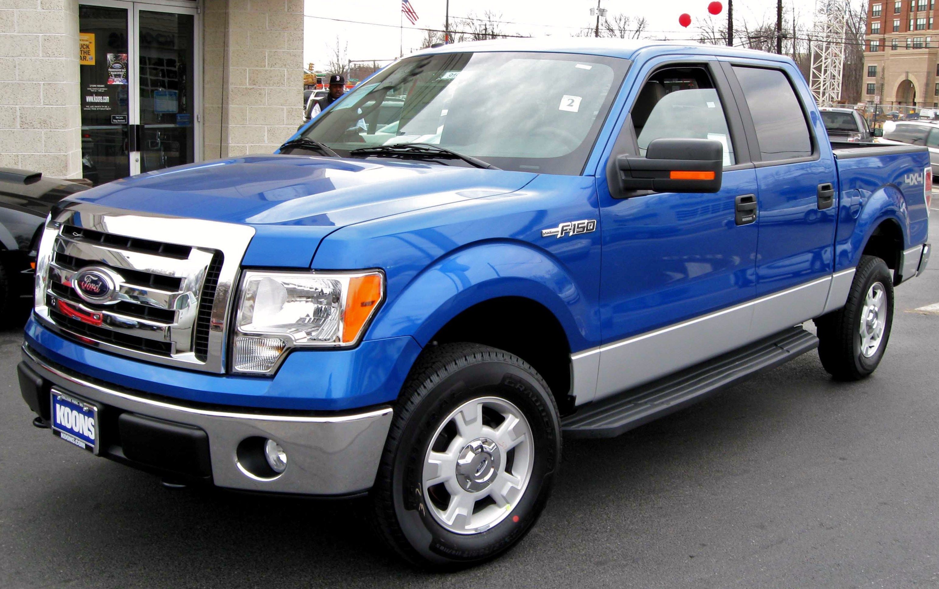 The 2009 Ford F-150 XLT on sale.