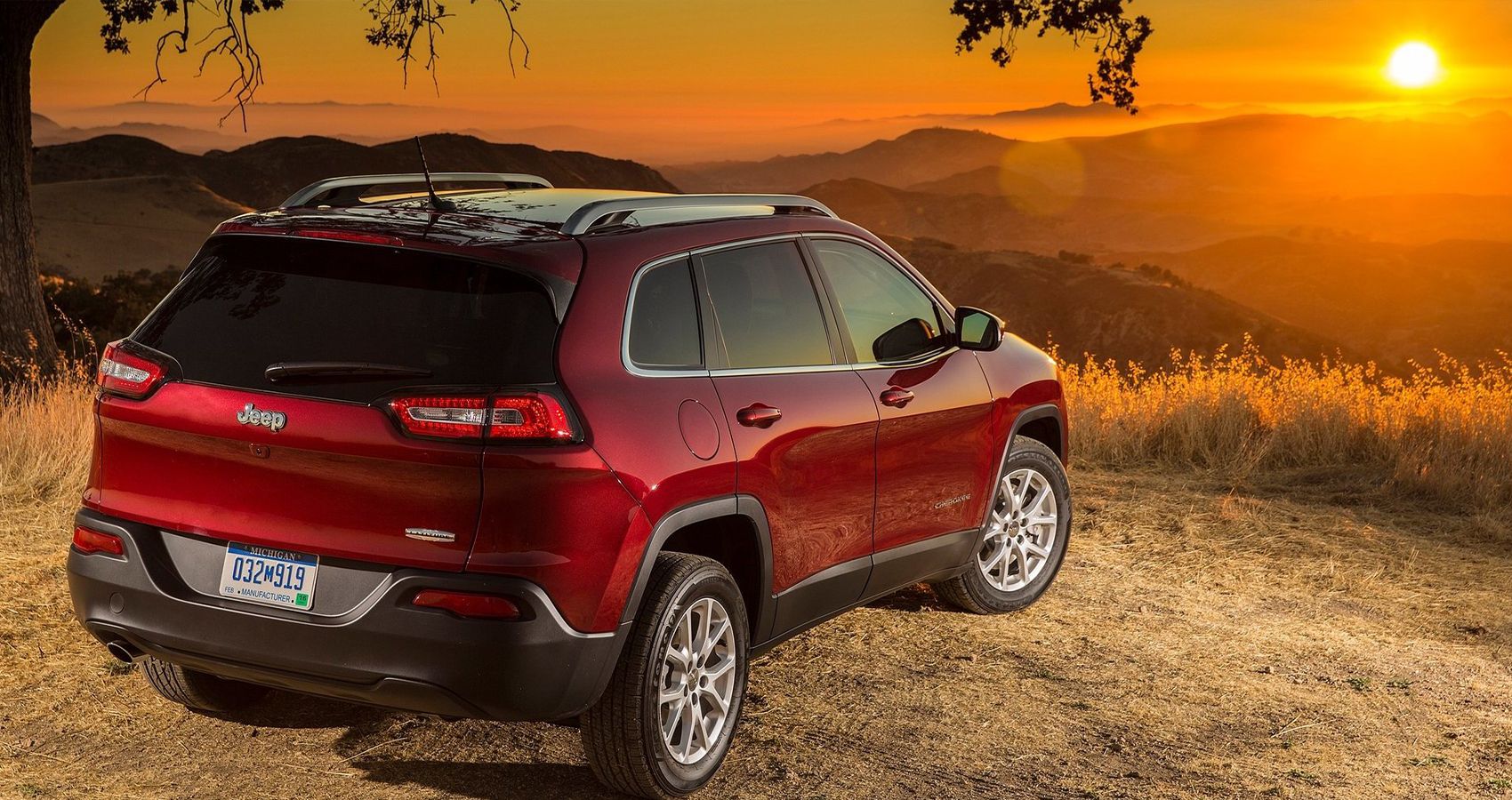 2014 Jeep Cherokee in Red Rear View