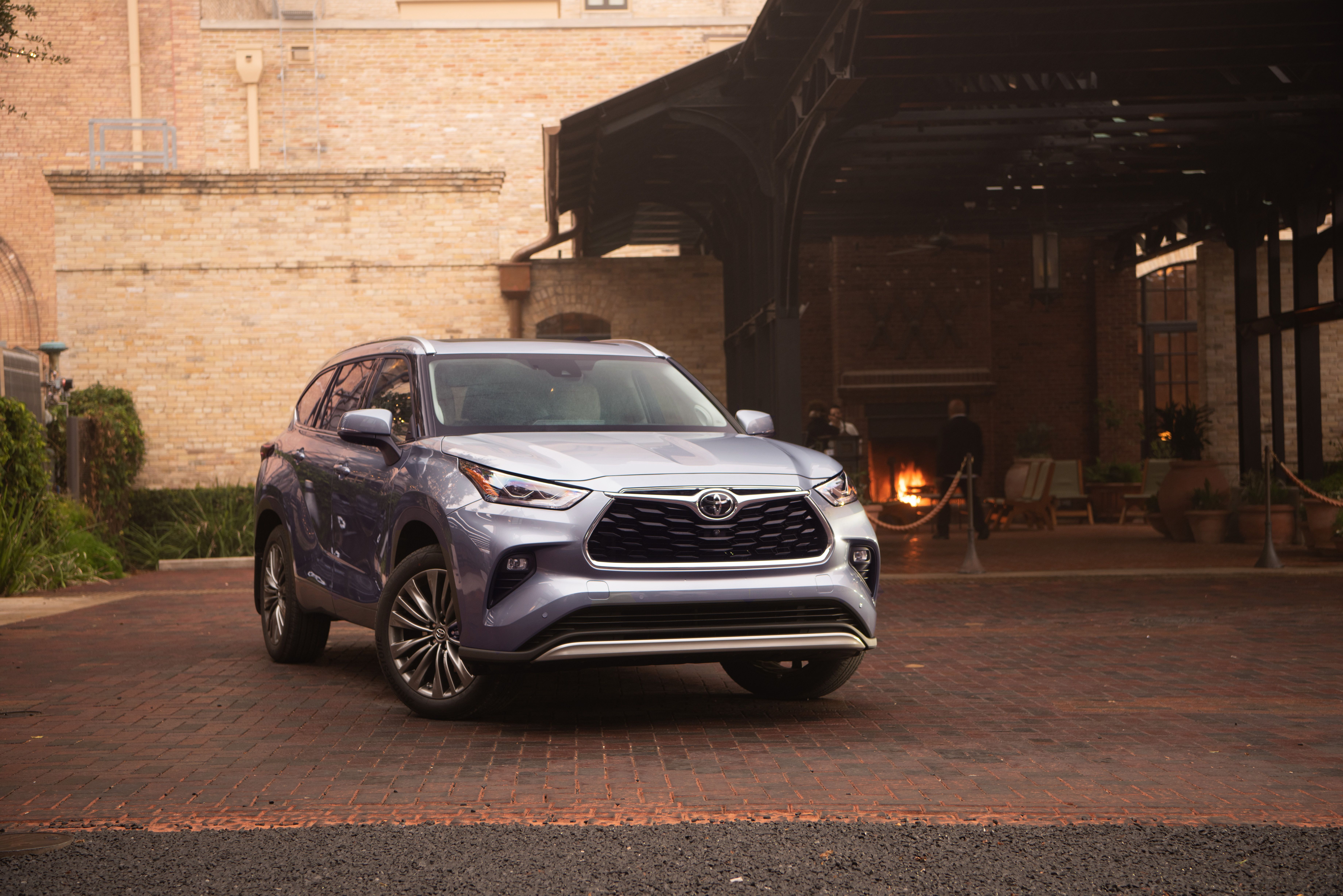 The 2020 Toyota Highlander parked in front of a private house.