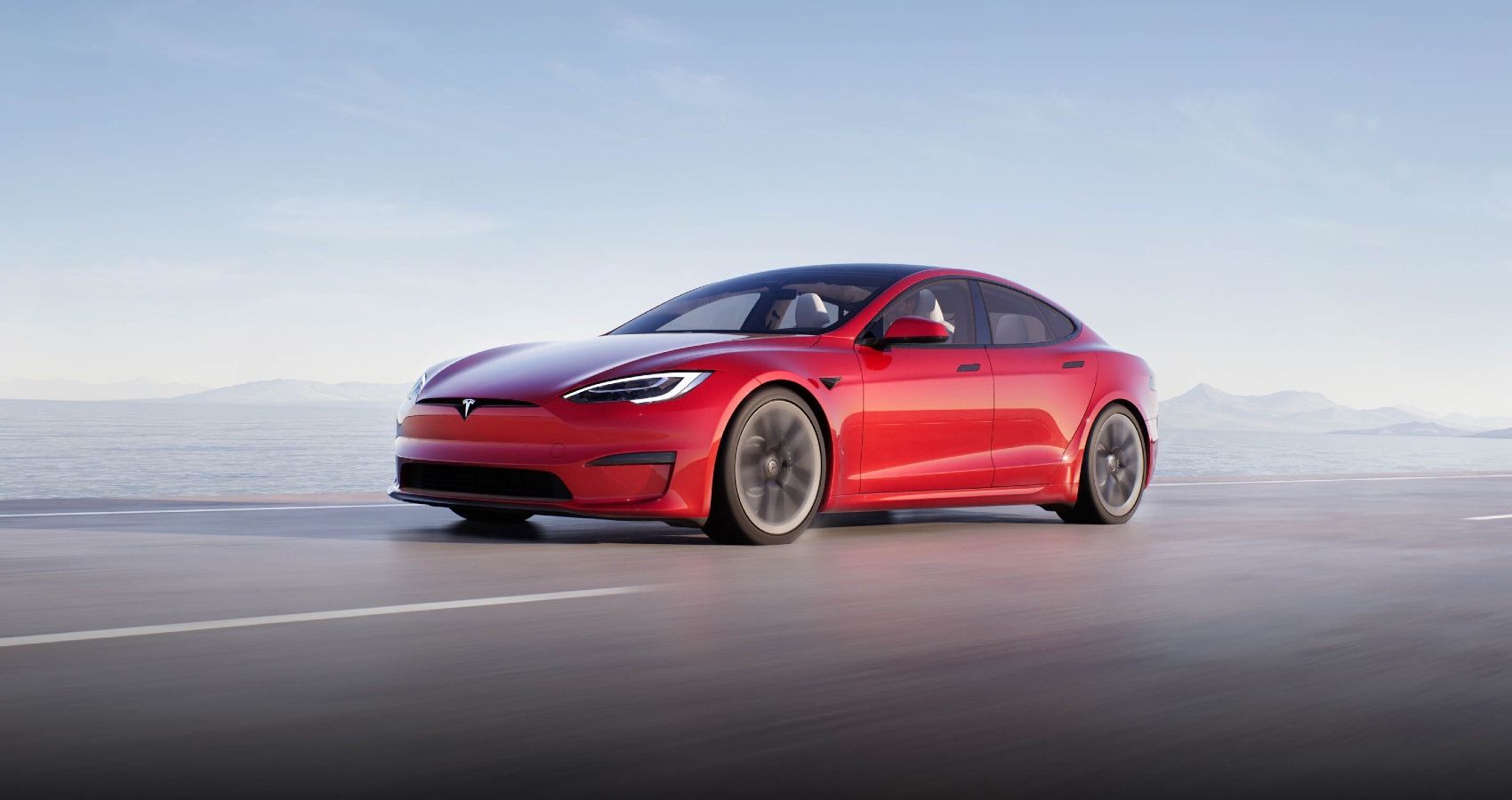 2022 Tesla Model S Plaid - Vista frontal, rojo