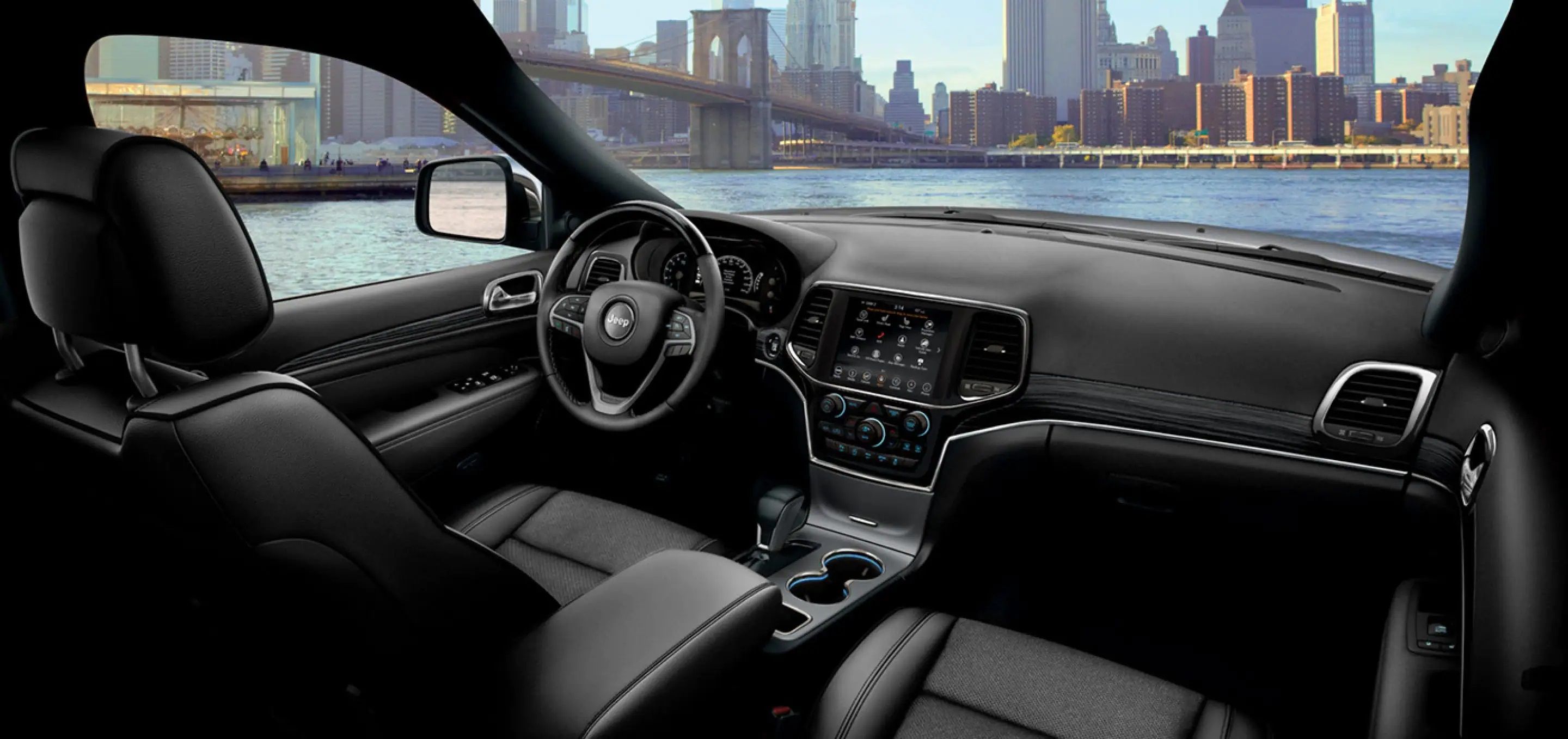 The interior of the 2022 Jeep Grand Cherokee WK.