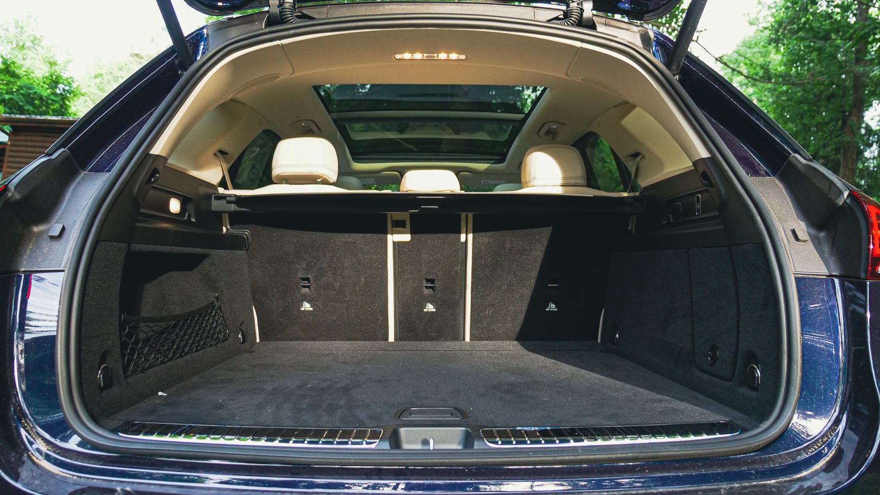 2022 Mercedes-Benz GLE 450 trunk space