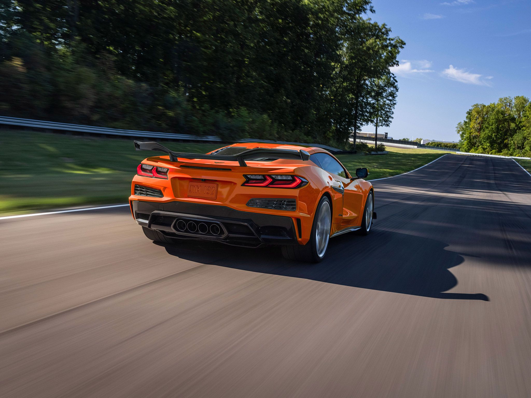 2023-Chevrolet-Corvette-Z06 في صورة ضغط الحركة