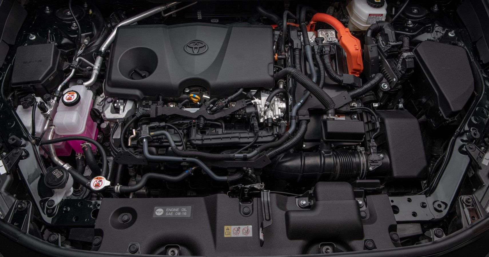vista del vano motor del Toyota RAV4 Hybrid Woodland Edition 2023