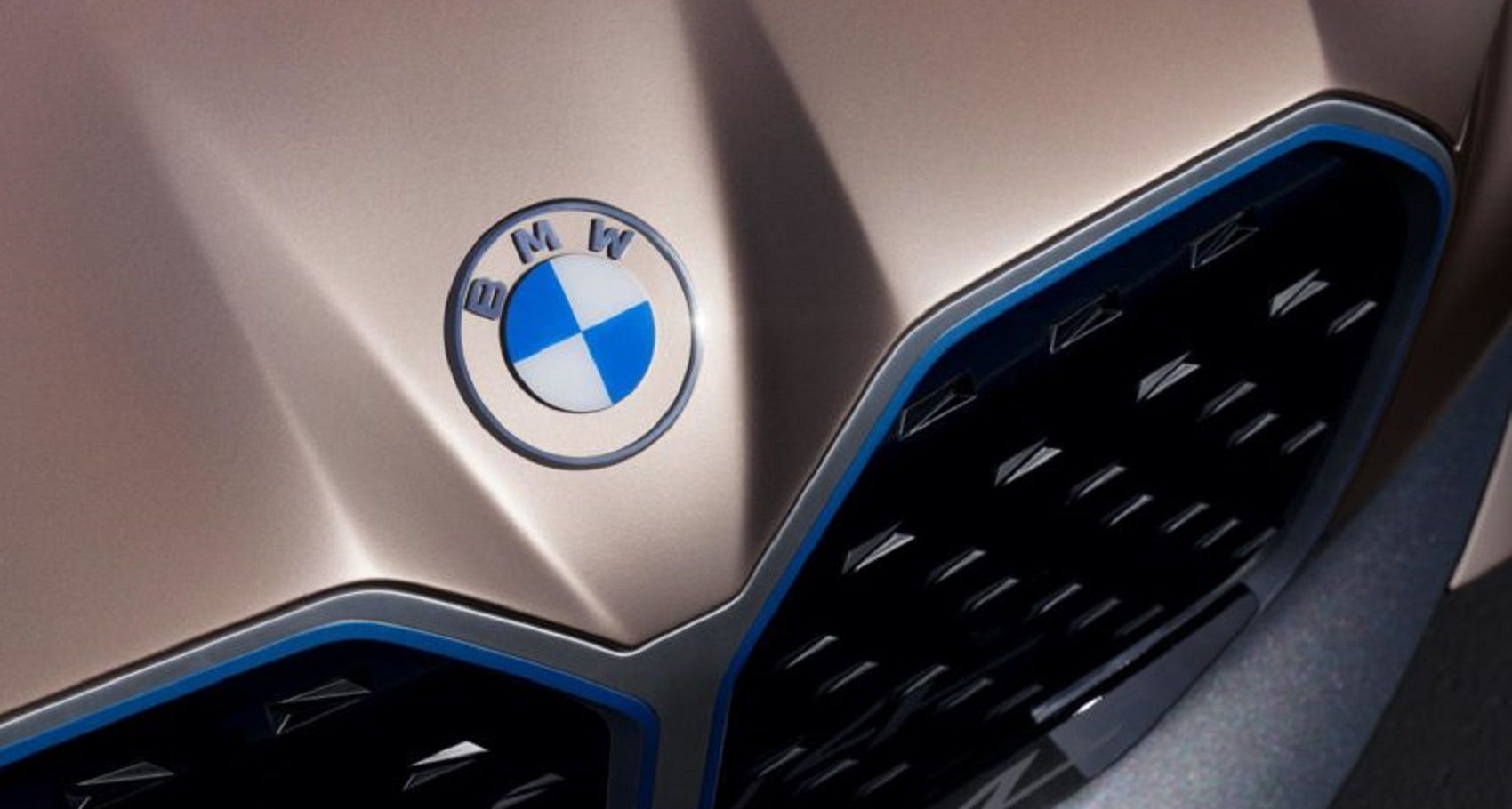 BMW Concept i4 new logo image