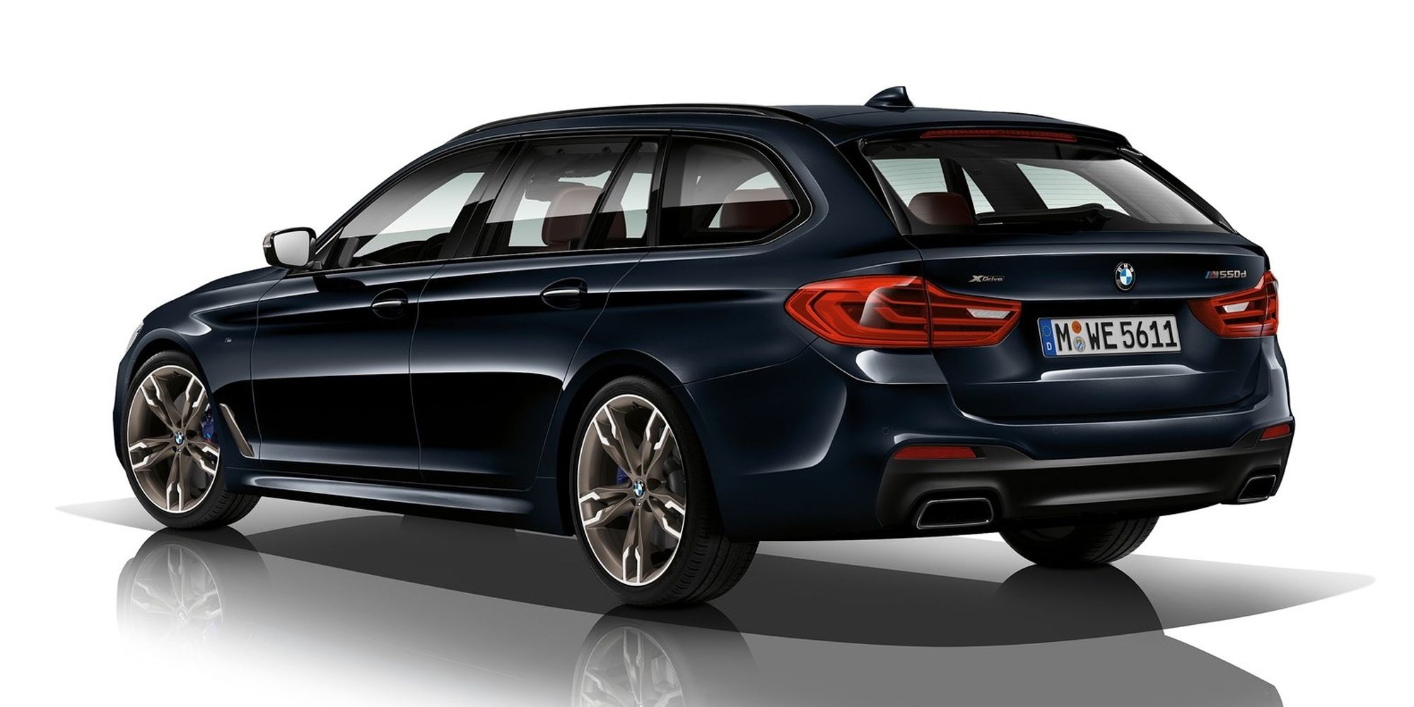 Rear 3/4 view of a dark blue M550d xDrive Touring