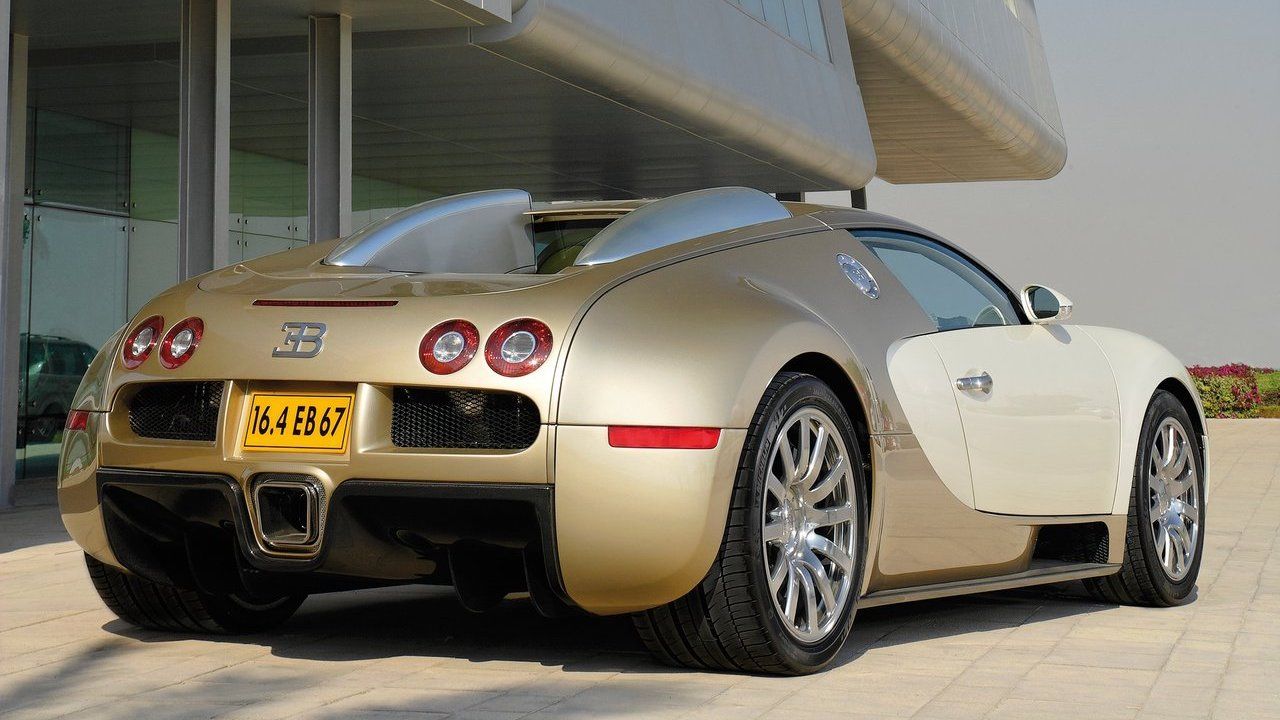 Brown 2009 Bugatti Veyron on the driveway