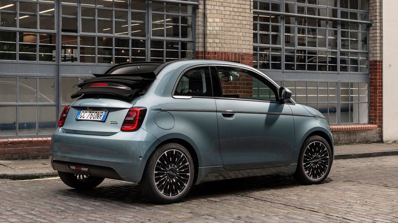 Fiat-500_Cabrio-2021-