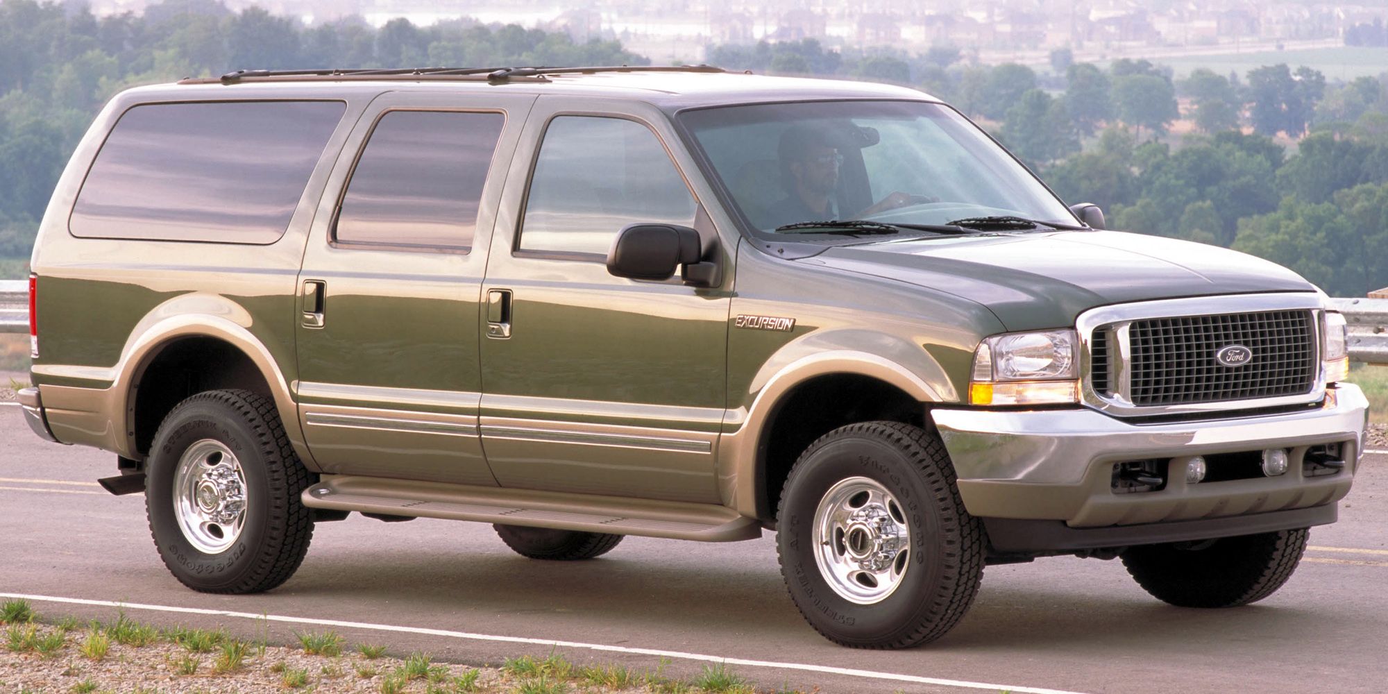 Front 3/4 view of a green Ford Excursion Limited