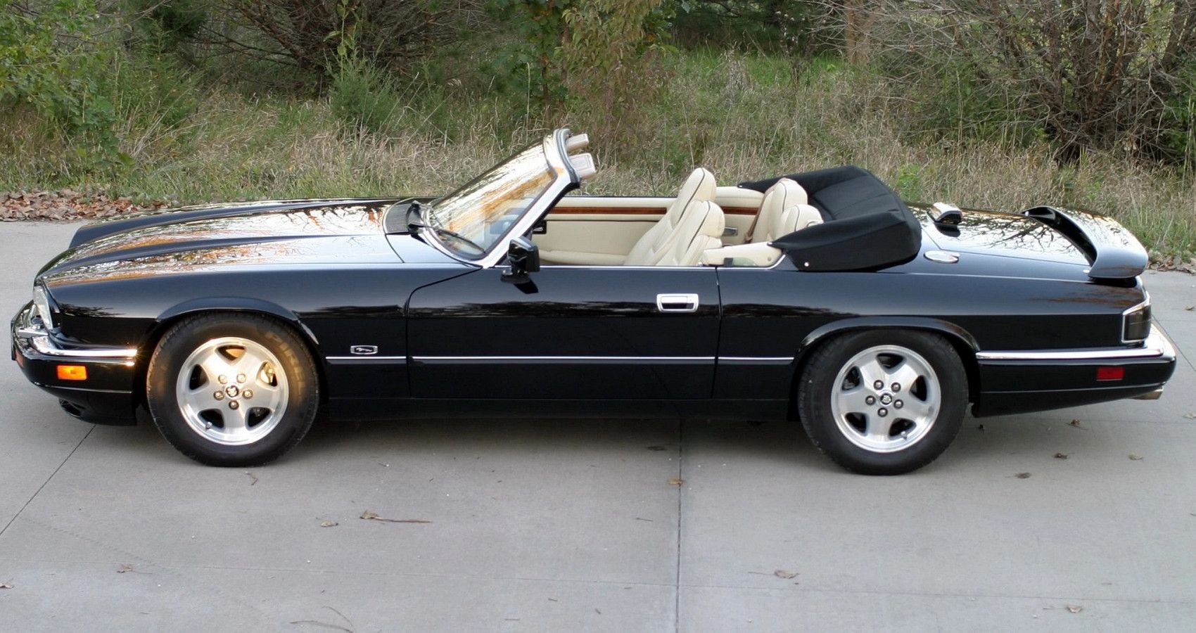 Jaguar XJS - side