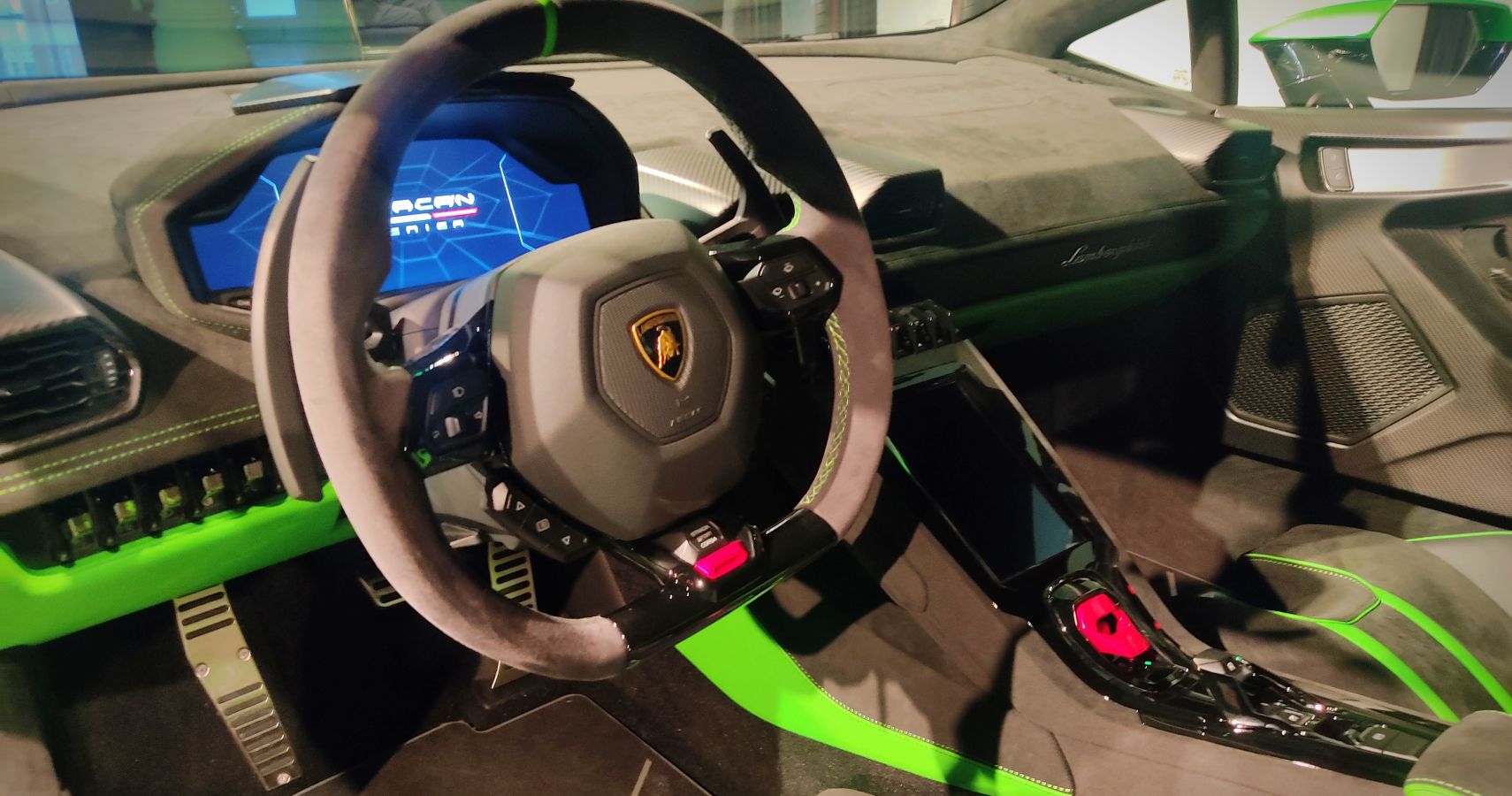 Lamborghini-Huracan-Tecnica-Interior-1