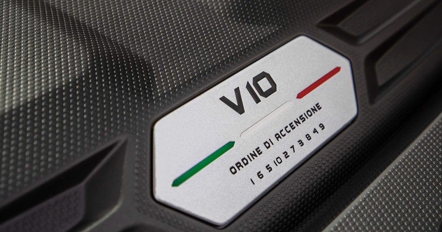 Hot Wheels Lamborghini Huracan EVO Spyder engine view