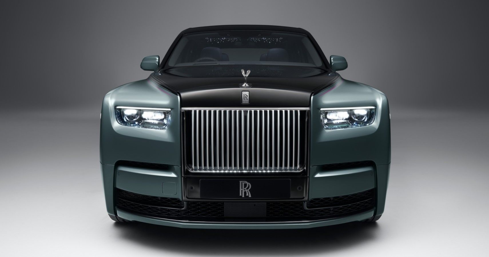 2023 Rolls-Royce Phantom front fascia view