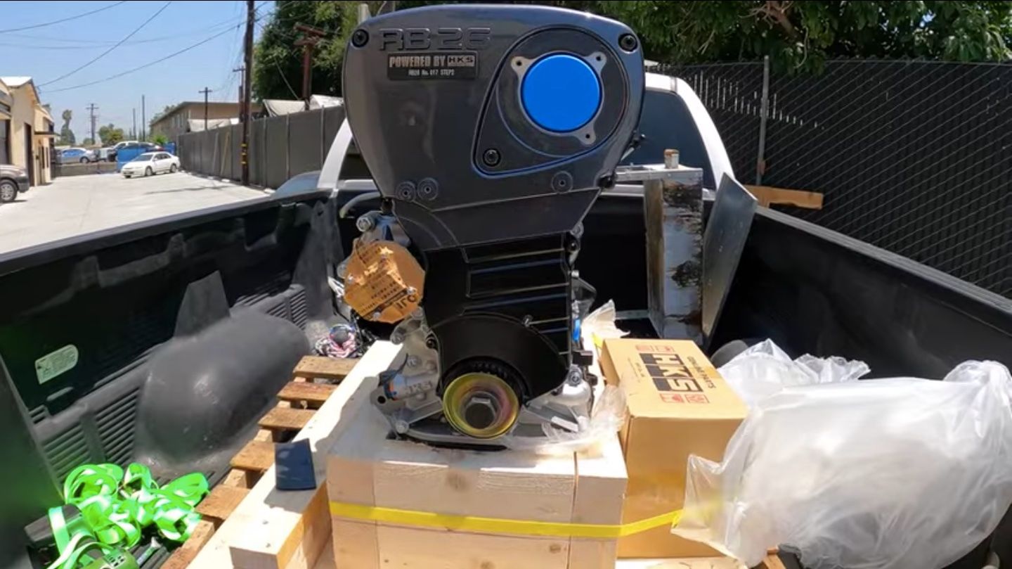 YouTuber Unboxes 800 HP HKS Built RB26 Crate Engine, Will Swap Into R34