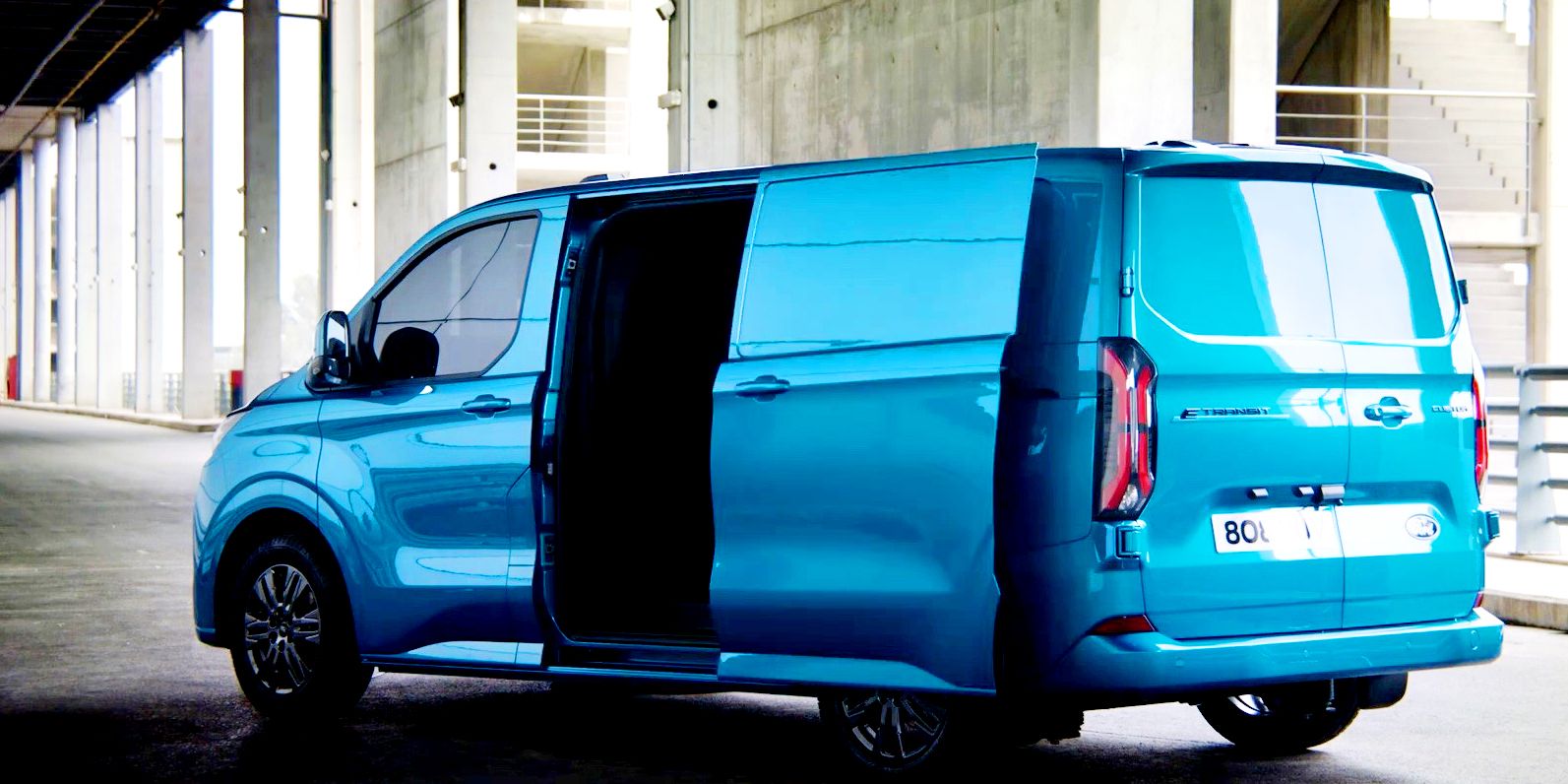 2023 Ford E-Transit Custom