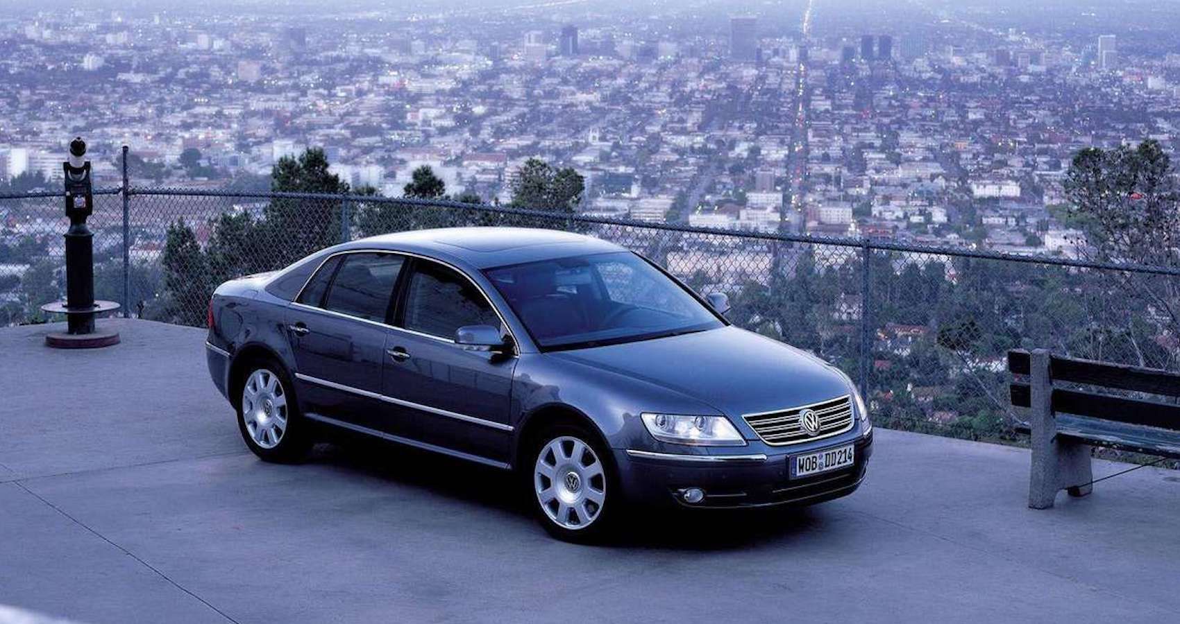Volkswagen Phaeton 2002 side on over panoramic city view