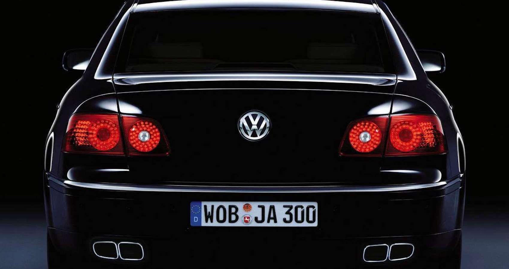 Volkswagen-Phaeton-2002 black rear shot