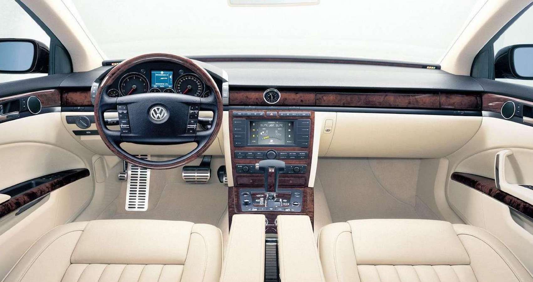 Volkswagen-Phaeton-2002 front seats with infotainment cream leather and wood trimmed steering wheel