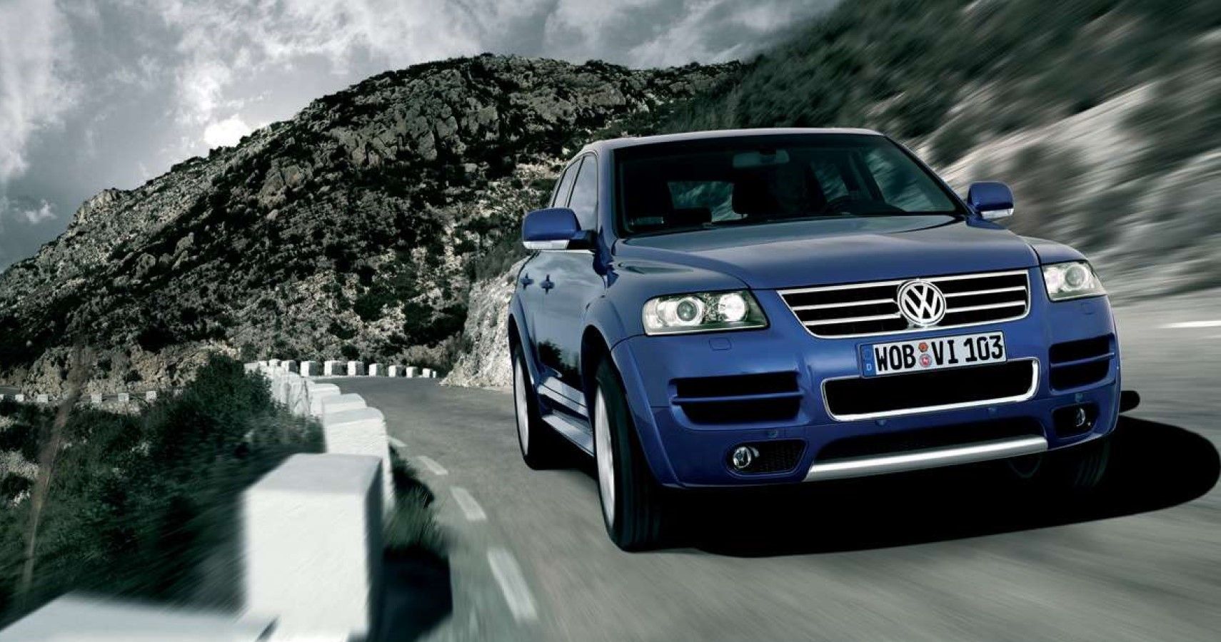 Volkswagen Touareg W12 cinematic front third quarter accelerating view