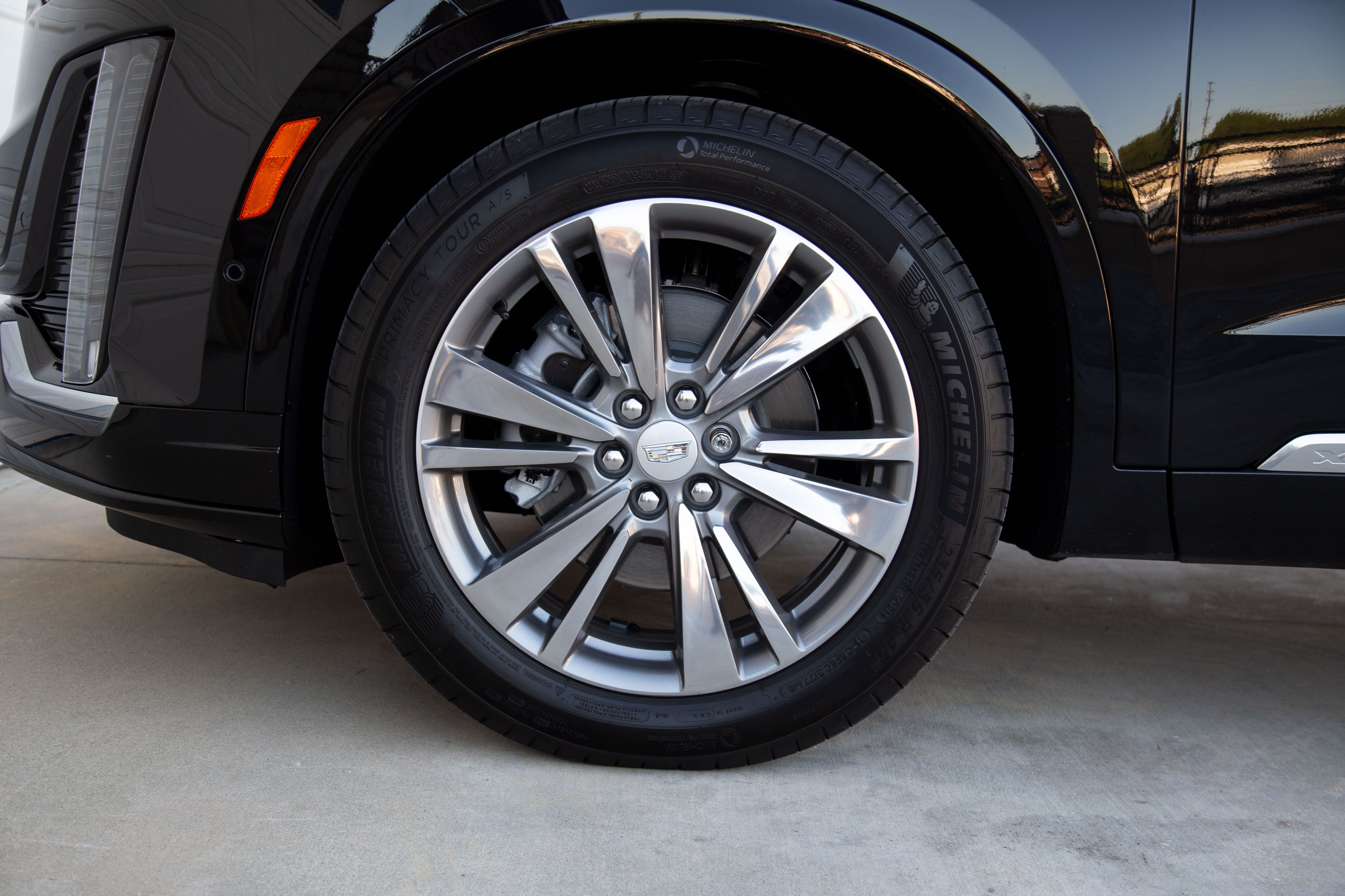 2022 Cadillac XT6 Premium Luxury AWD Front Wheel