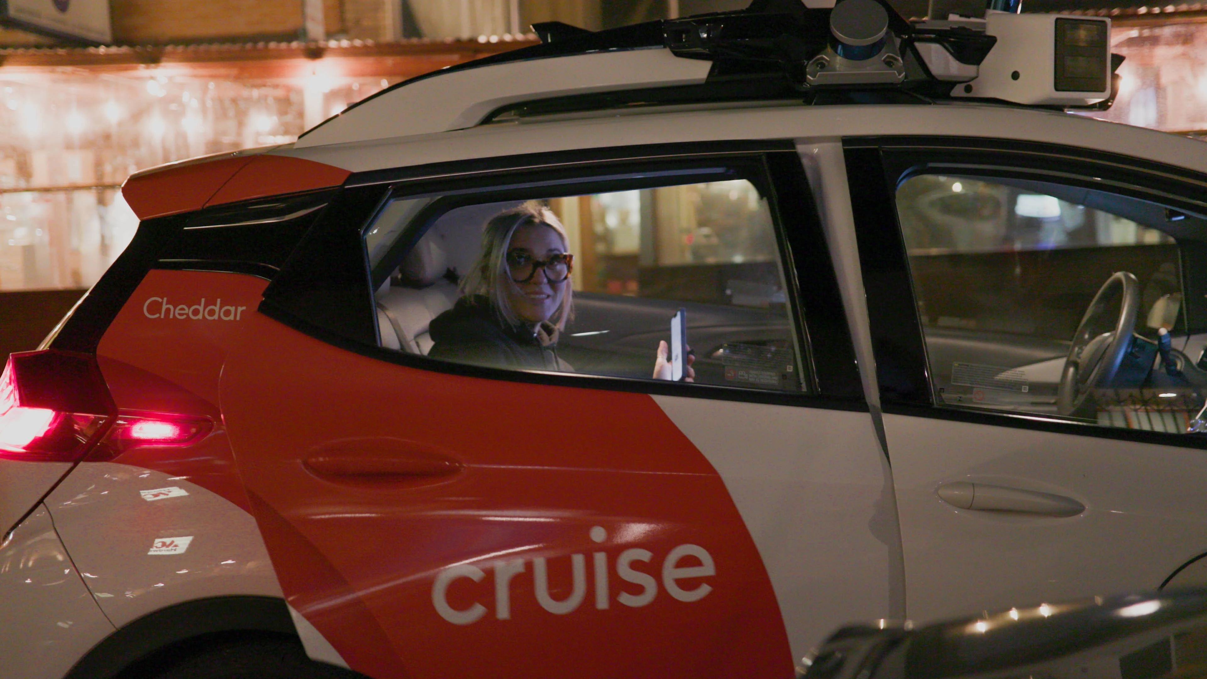 cruise-driverless-cab-side-with-passenger